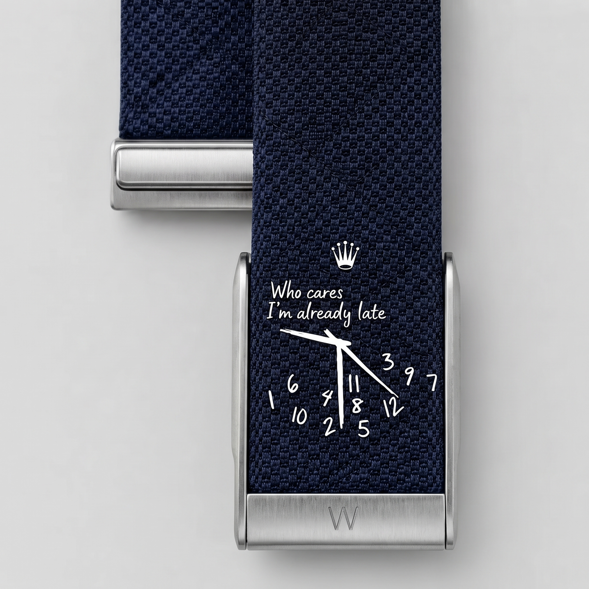Bracelet WHOOPII Time Bleu Marine, détail du cadran imprimé et du clip acier